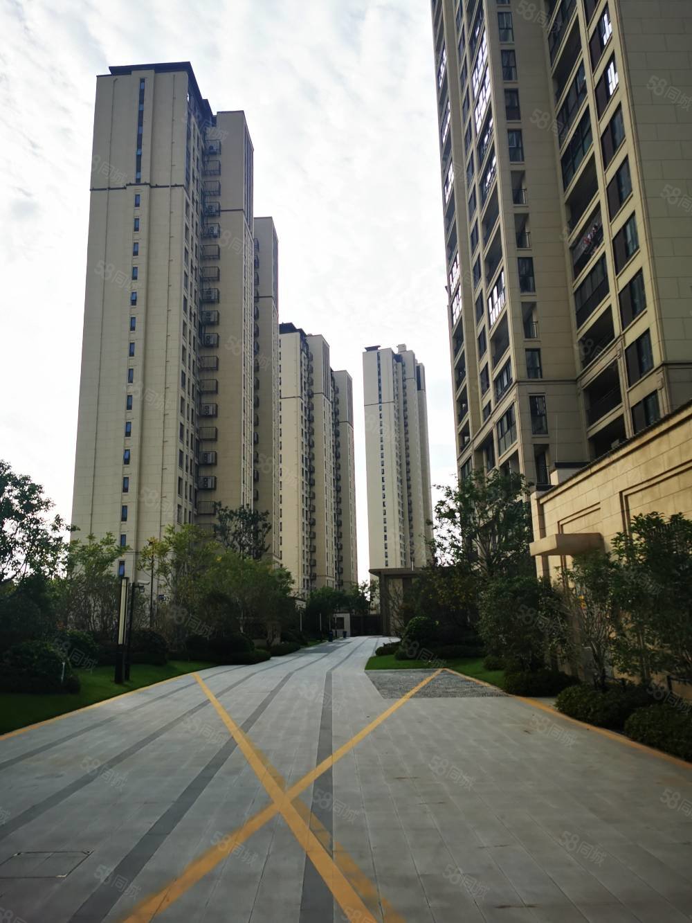 大运河府,河景房,4房2厅2卫125平231万可谈,中间楼层,小区附近有吴江