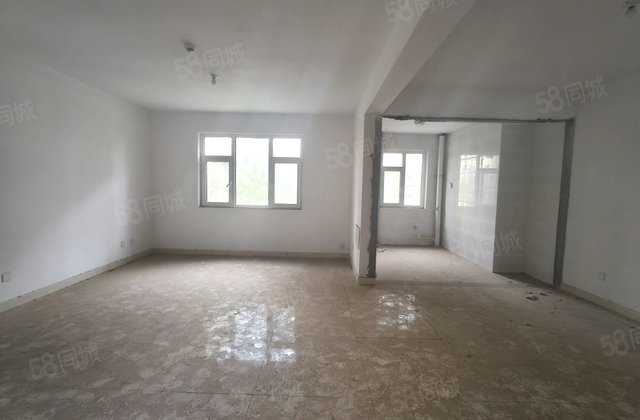 眼科医院附金柱绿城商品房新房一天未住，3室2卫。