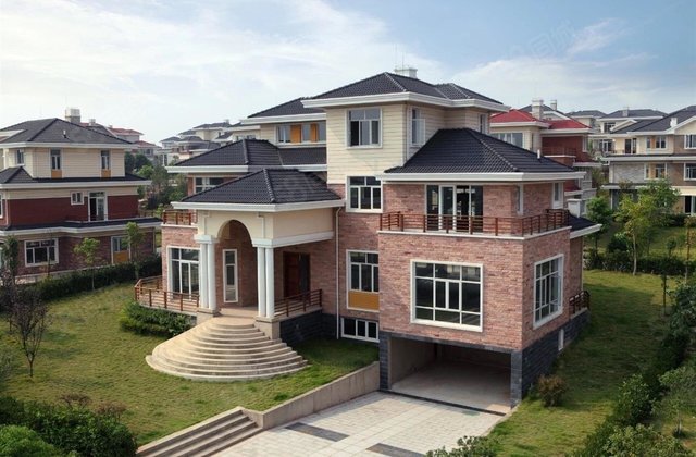 武汉长岛湖心岛独栋别墅室内泳池入户电梯花园露台观湖豪宅