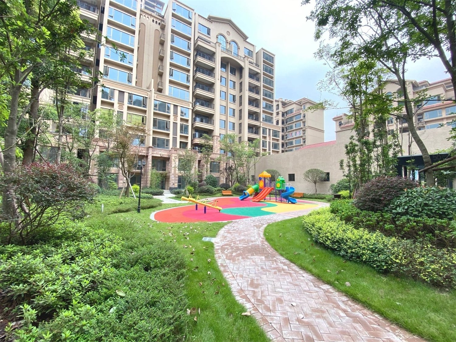 佳乐澜郡夏宫香缇4室2厅2卫137㎡南北170万