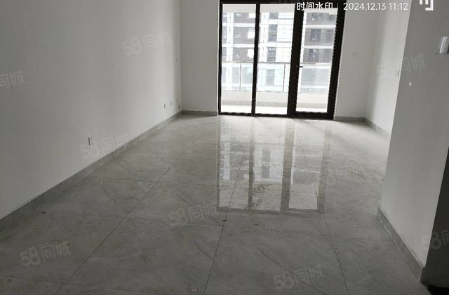 急售，江山印，带车位，储藏室，新房未住，万达南临，汽车站西临