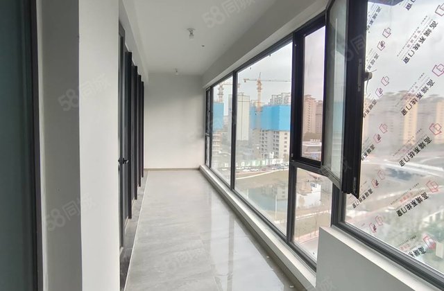 城市芳华澜园总高11层观景房，143平