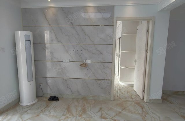 水岸花语精装二室二厅，中间楼层，随时看房。