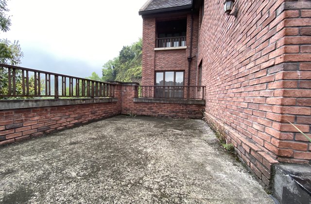 玉龙山庄,双拼大别墅,端头位置,花园260平.随时看房