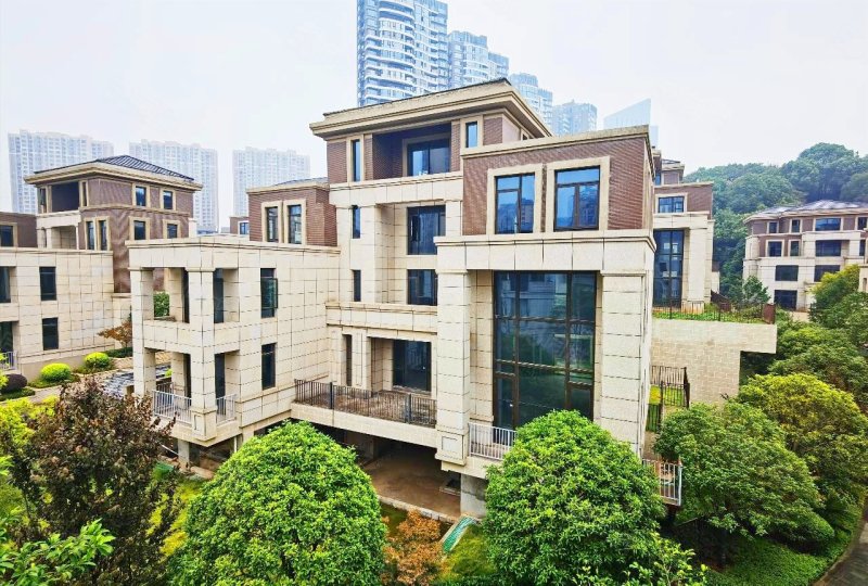 下六层带电梯京武浪琴山套内面积高达1200平