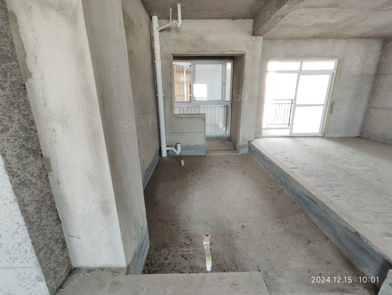 金一华府3室2厅2卫138㎡南北45万