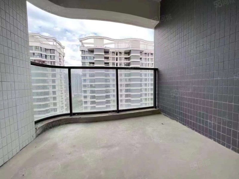 南信愉珑湾(一区)4室2厅3卫178㎡南北231.4万