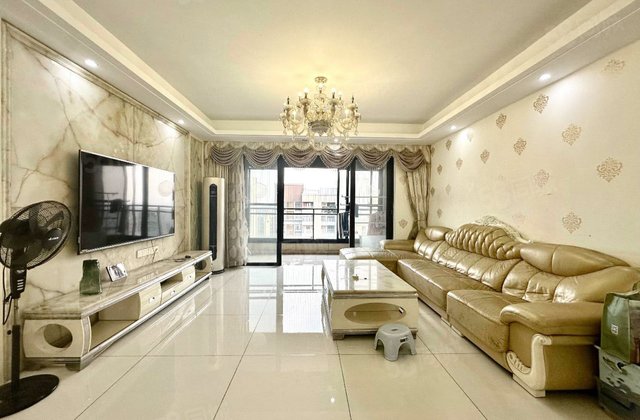 万科缤纷四季(南区)4室2厅157㎡185万二手房图片