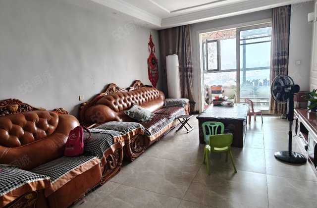 观澜一品 三室两厅，带车位，精装。采光无遮挡