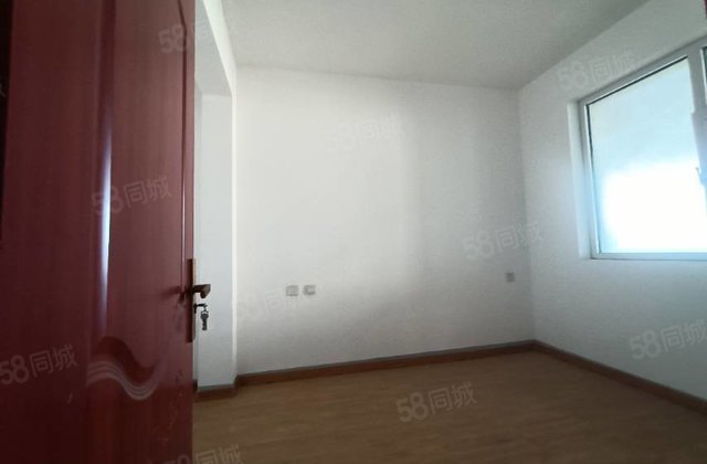 (真实保证)民生凤凰城10号院3室车位和储藏室都有中间楼层