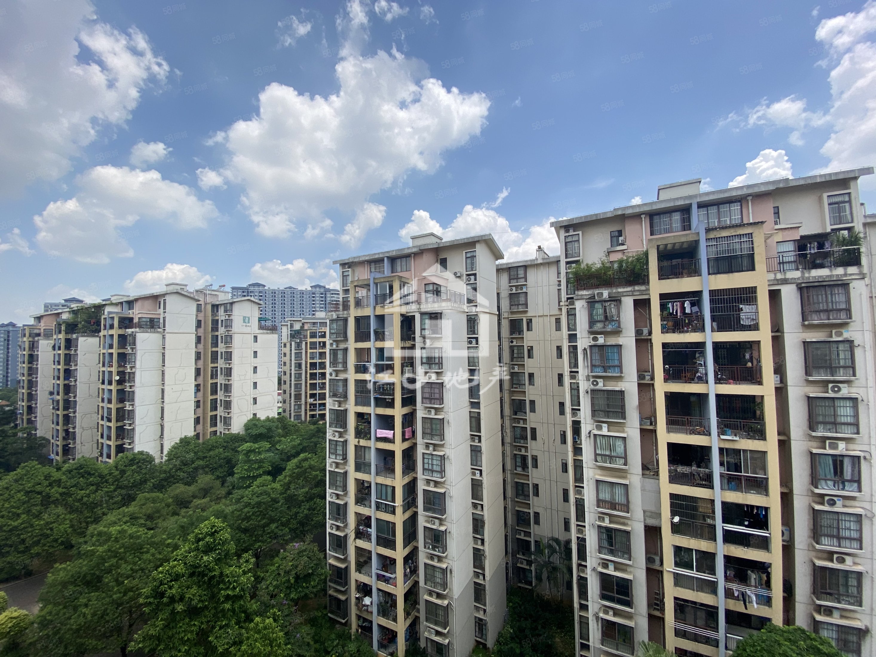 江南区 五一路 富宁新兴苑 89万 大三房 无税 图片真实