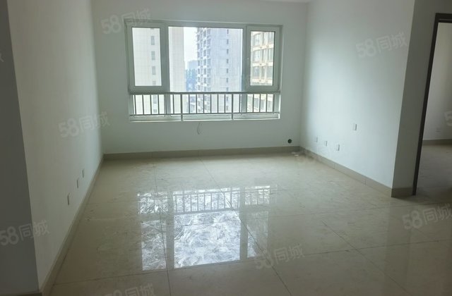 中心位置步行街小吃一条街，送车位