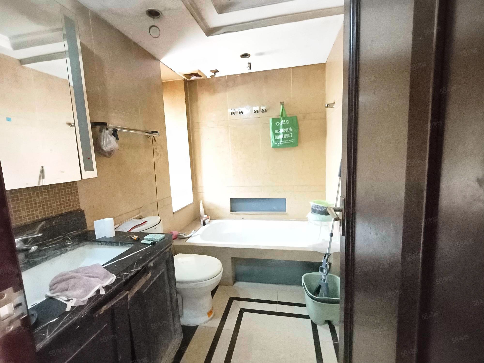 合景香悅四季(西區(qū))3室2廳2衛(wèi)121.05㎡南北275萬