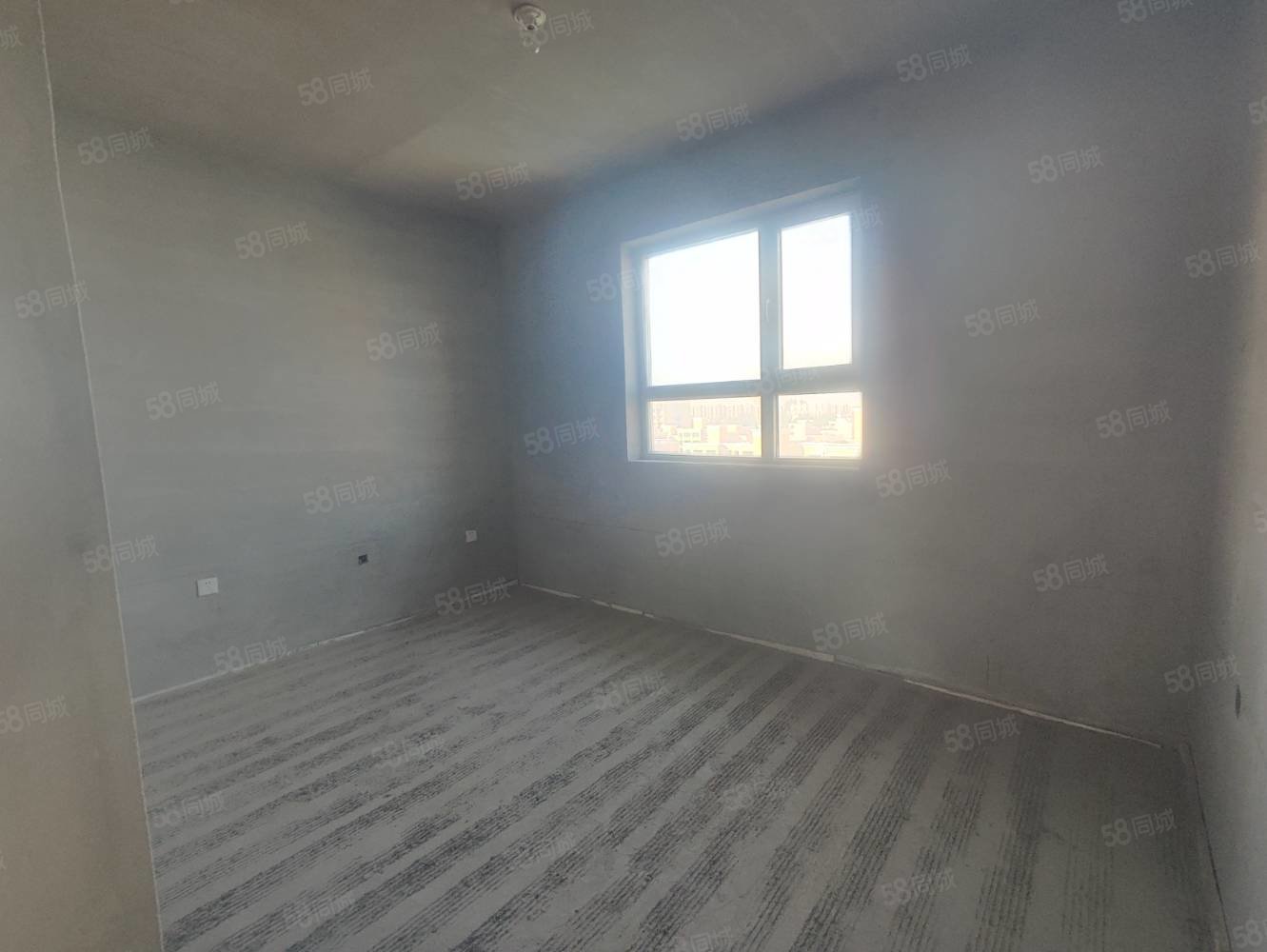 青湖铭城4室3厅2卫183㎡南北57万