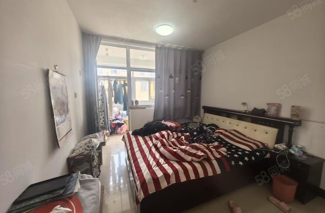 急售亚大怡景花园小区   四楼 户型很好 室内装修挺好