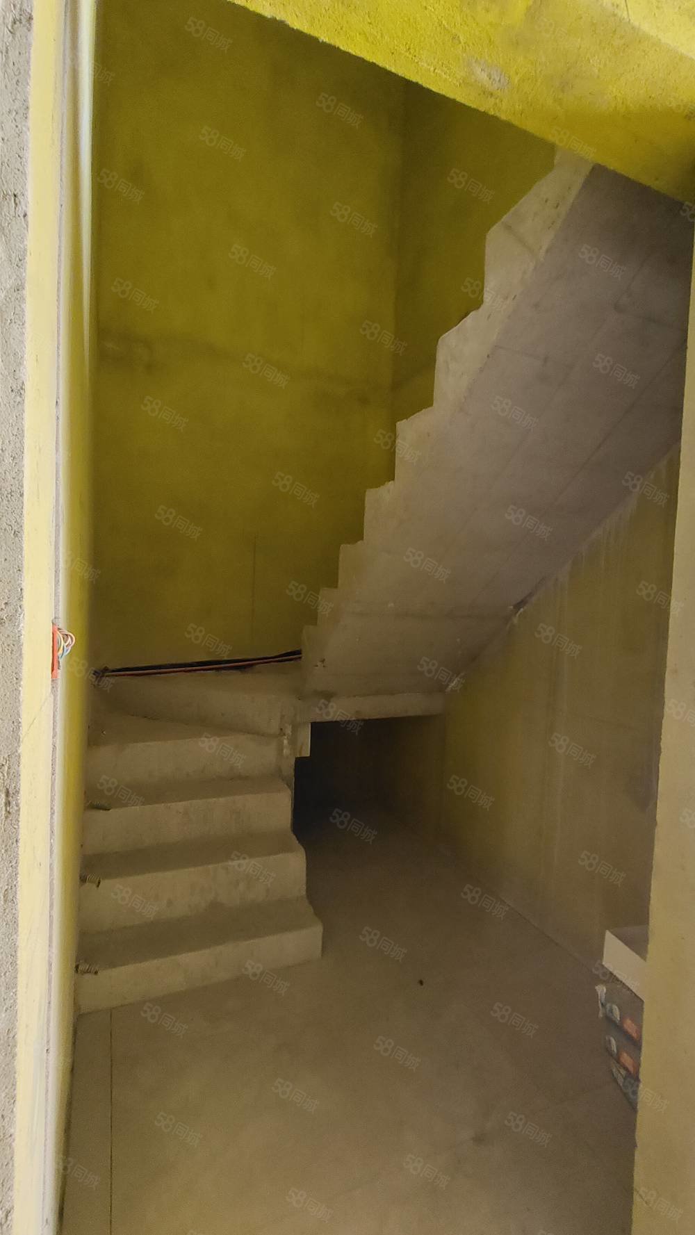 山语城4室2厅2卫224.05㎡南北110万