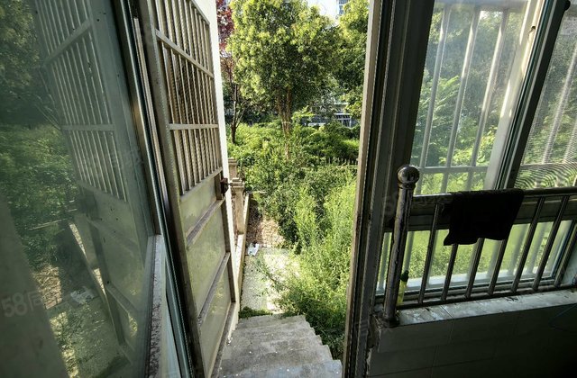 急售 汽车站 万达旁 一楼带院 精装拎包入住 有钥匙随时看房