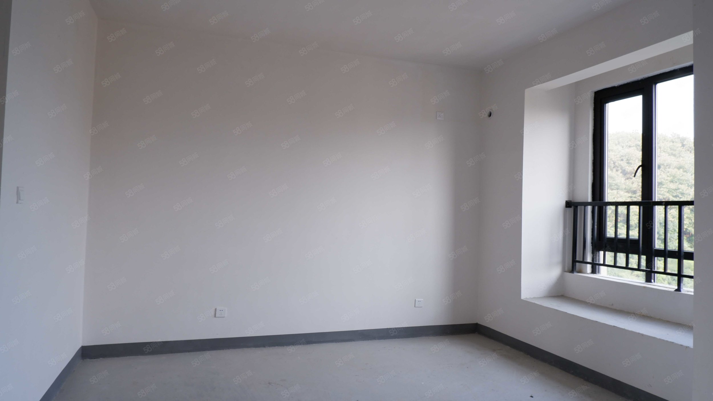 安吉清华园3室3厅1卫89㎡南120万