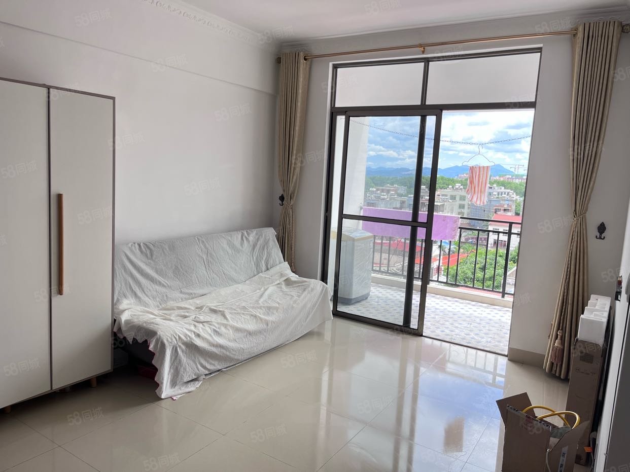 南洋广场1室2厅1卫66㎡南35万