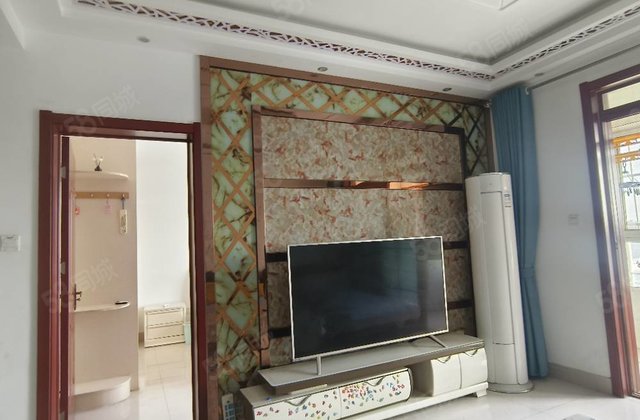 万达，三北附近，电梯房好楼层，三室，免大税