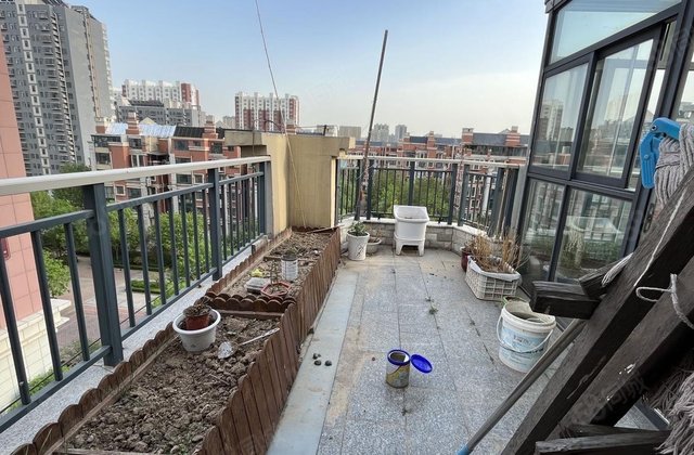 开发区经开英伦花园 567三层别墅 带车位储