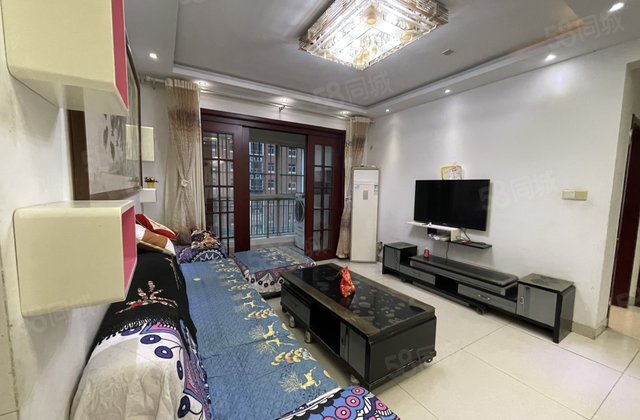 万达西边 电梯房莲湖花园 有储藏室 小三房 精装好房 免大税