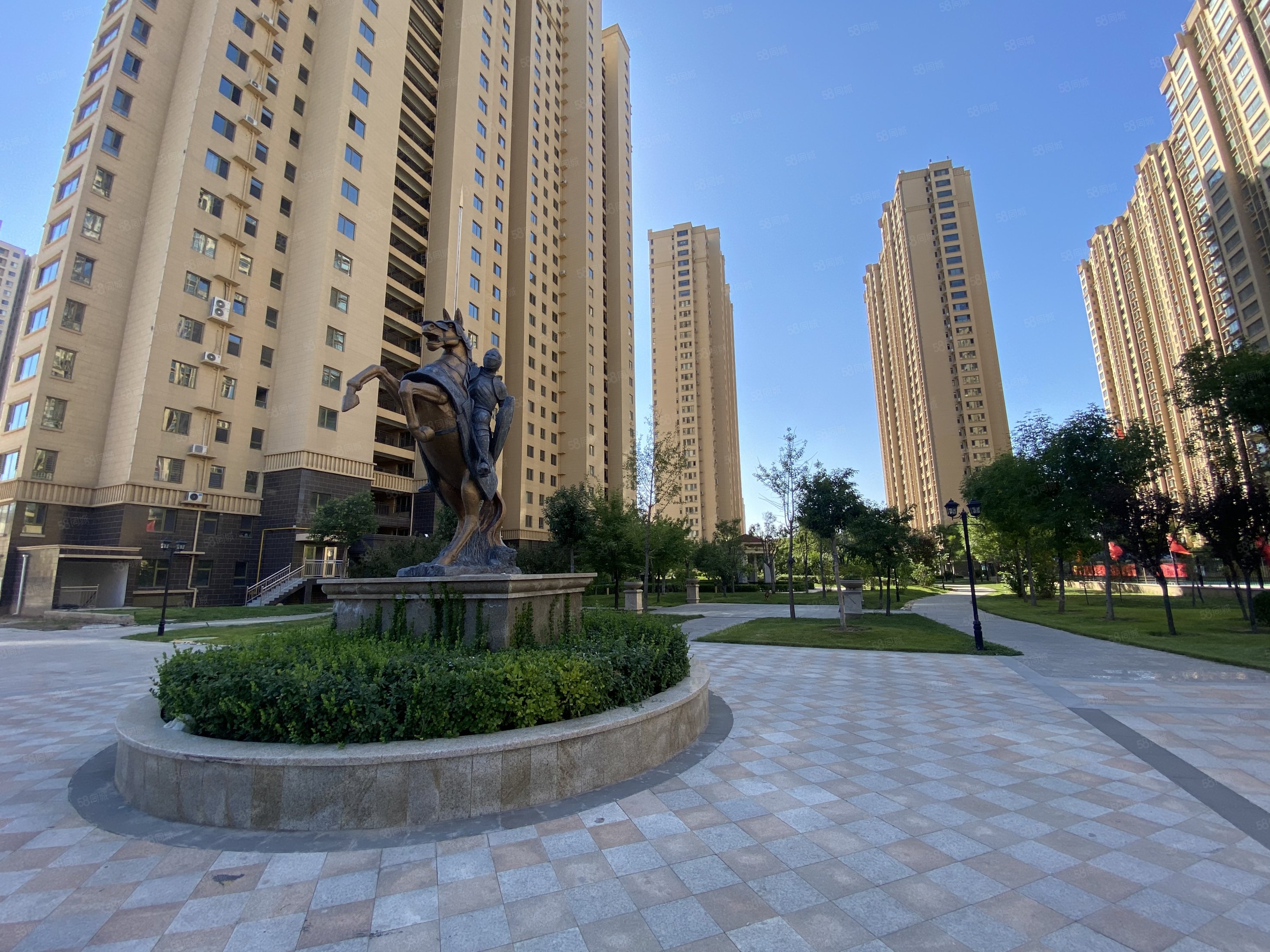 金域王府3室2厅2卫150㎡南北160万