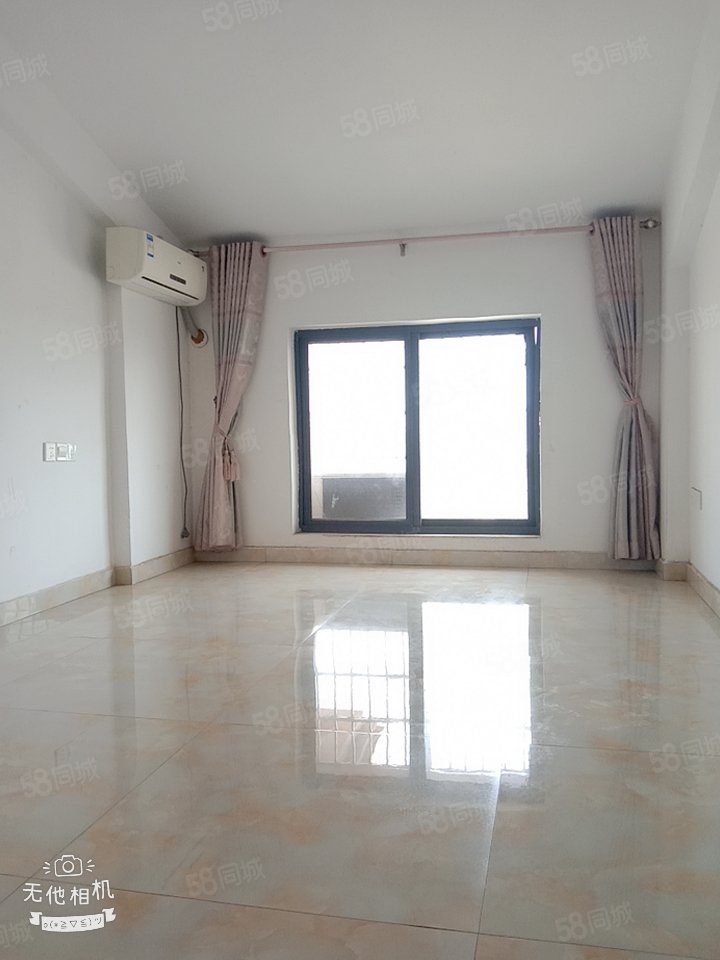 共和名城6室4厅4卫126㎡南80万