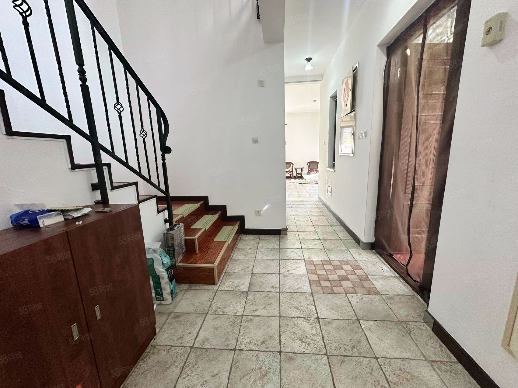 易郡別墅4室2廳3衛(wèi)205㎡南北580萬