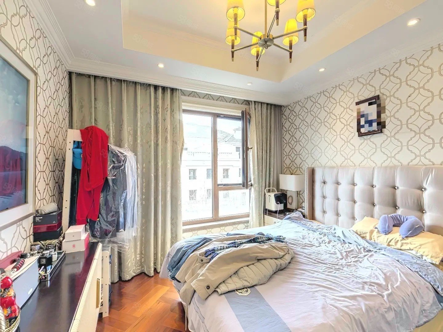 融創(chuàng)千章墅3室2廳3衛(wèi)225㎡南北998萬