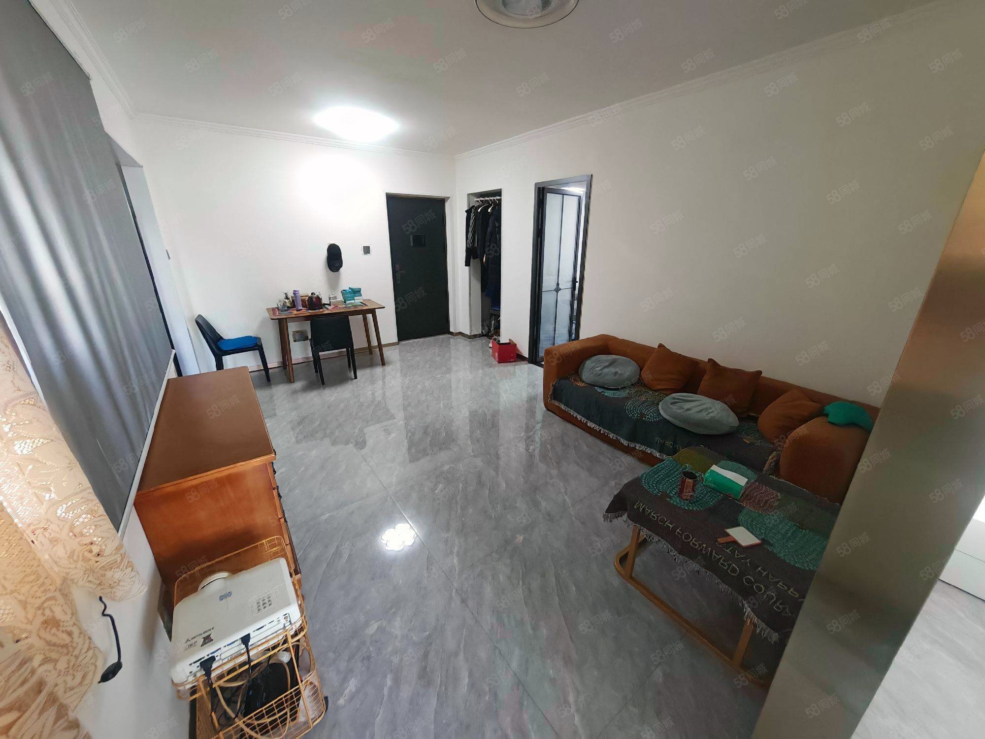 麗景嘉苑2號院1室1廳1衛(wèi)55㎡南150萬