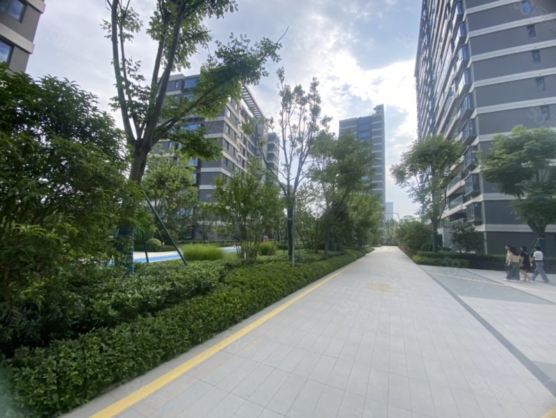 双卫生间 带电梯 近医院 产权清晰,龙光久桦府-宁波58同城