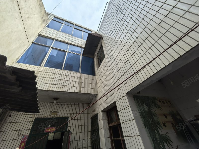 建设路158号小区4室3厅1卫190㎡南北26.8万