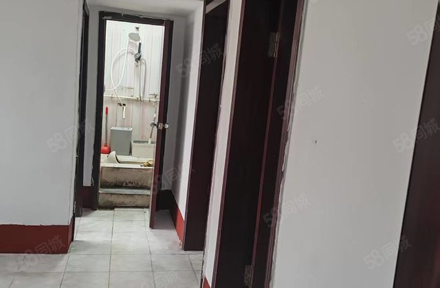 专医院西边王口小区58平二室朝阳有储藏室满五  一口价28万