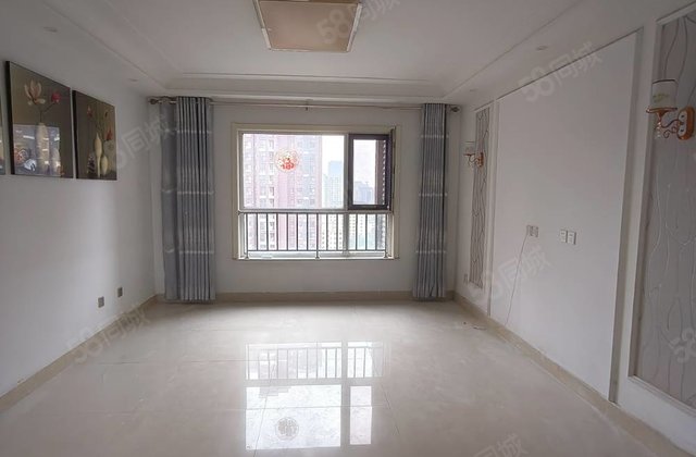 急售急售，精装三室两厅两卫，带车位地下室，随时看房。