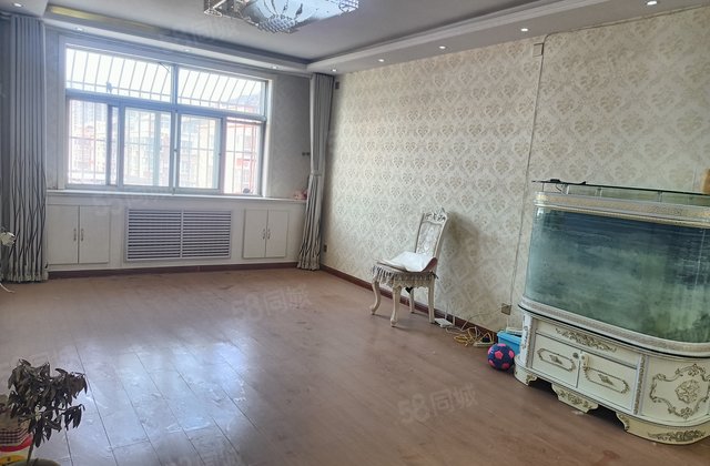 建设路花园路  农机公司家属  精装修三室两厅  双阳台全明