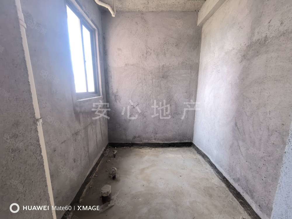 东湖花苑3室2厅1卫120㎡南北96万