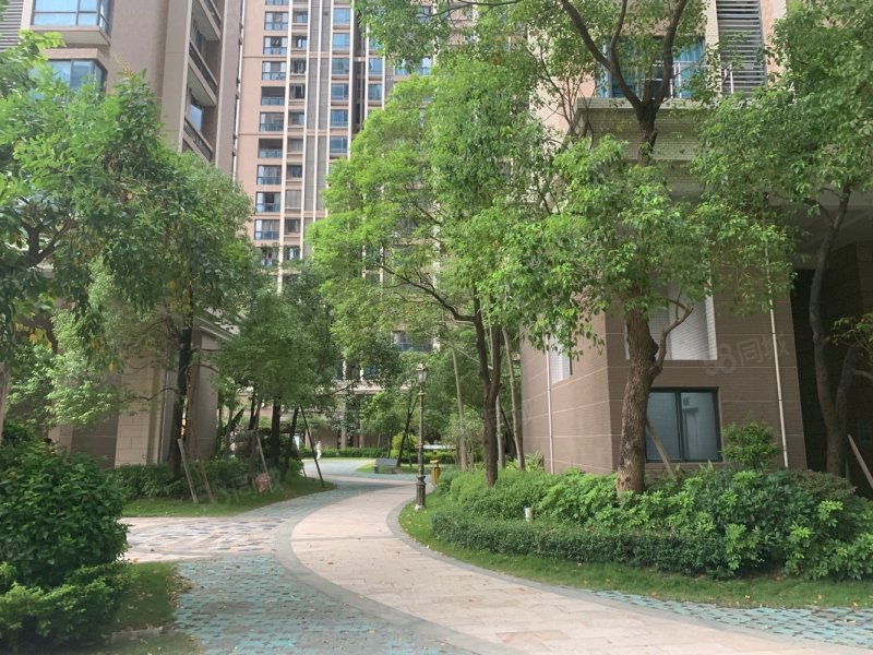 潮庭华府3室2厅2卫120㎡南北93.6万