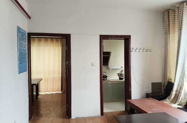 当代国际，民水民电。有燃气地暖，正规一室一厅一卫，停车方便