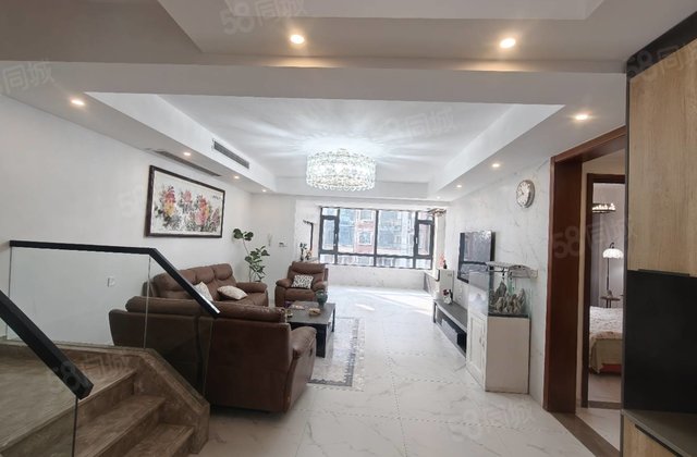 英伦花园叠拼四室两厅两卫 送车位储藏室 随时可以看房