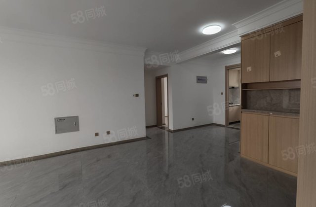 房东急售 精装修 诚心出 大三室 可以看 储藏室的 保证真实