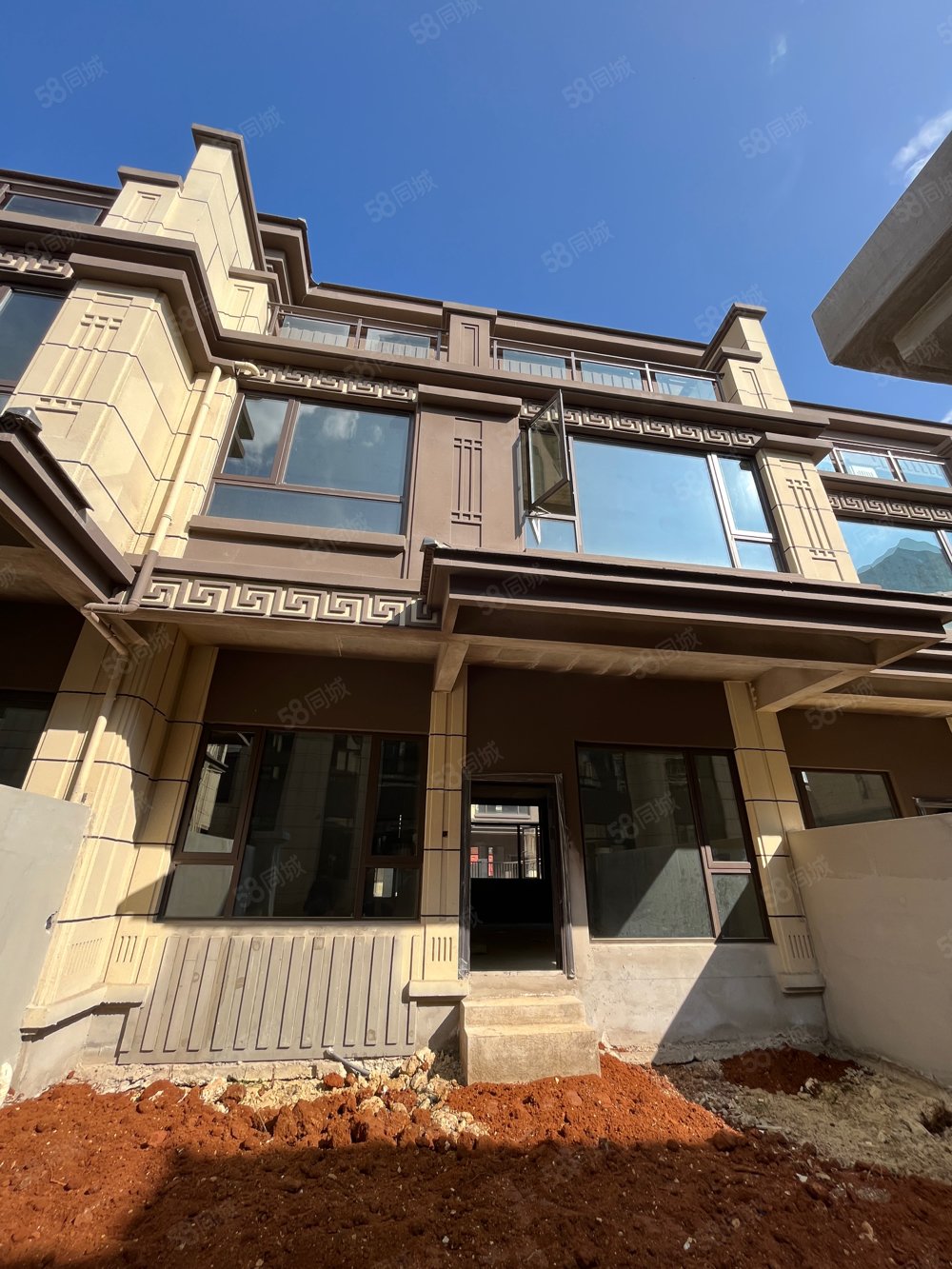 急售城南康桥别苑联排别墅双车位一楼老人房5房4标间