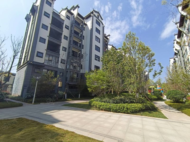 房东降价急售楚雄院子花园洋房中间楼层单价仅需4千6