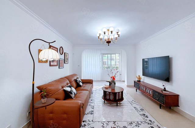 香江附近 鸿顺花园 多层二楼 带露台 双阳台 精装修 免大税