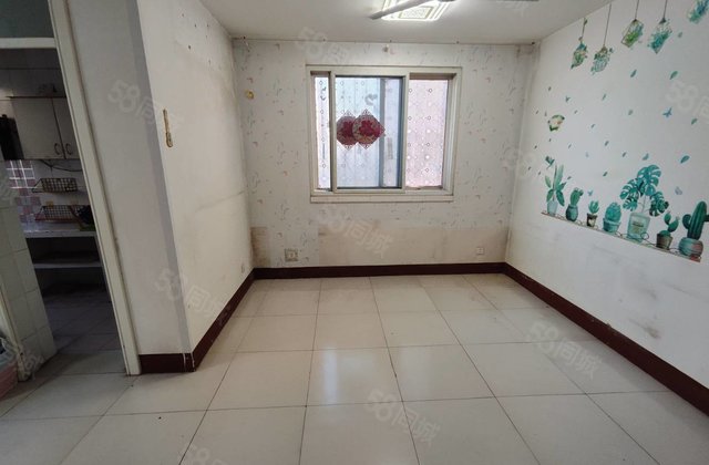 汽车站南邻 东边户 步梯二楼 停车方便 可隔三室 随时看房