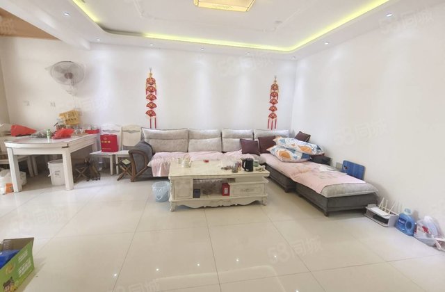 香格里小镇 超低密度 装修好 中间楼层 商品房 刚需小三居