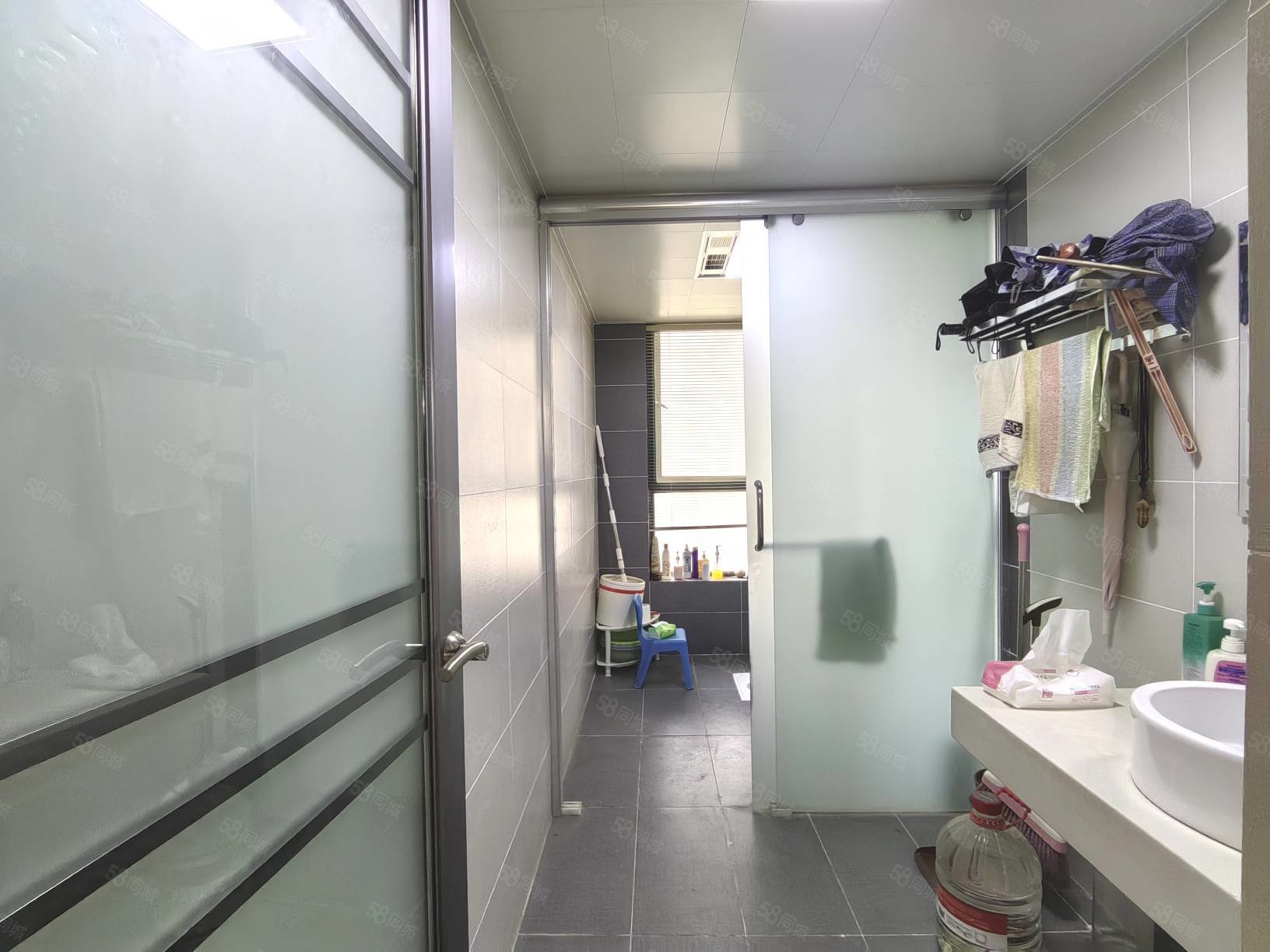 和昌国际城二期3室2厅2卫118㎡南北87万