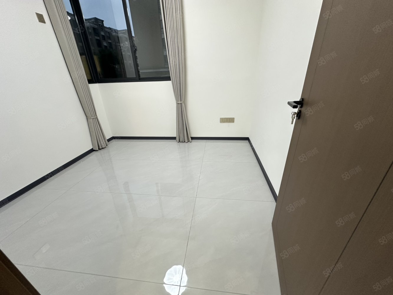 天御蓝湾6室3厅2卫160㎡南北92万