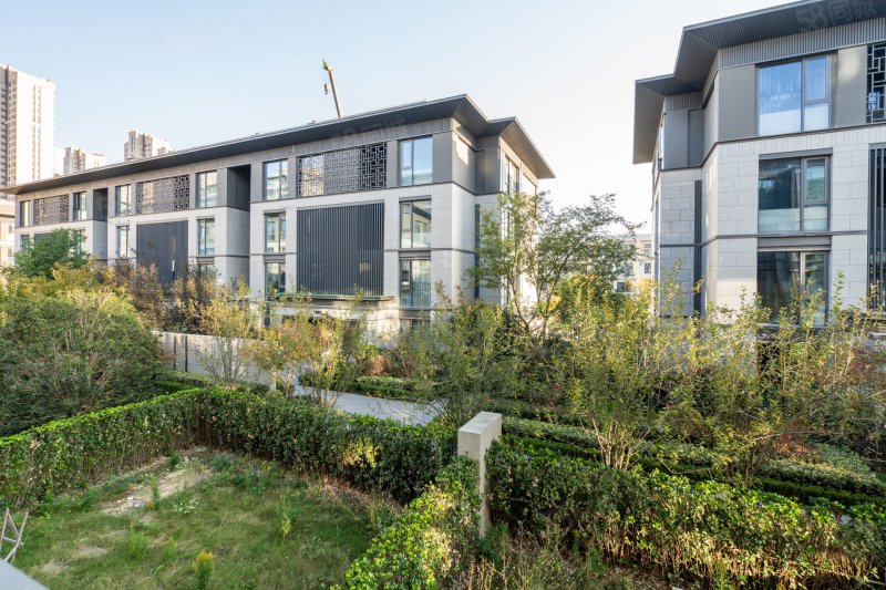 融创望海潮4室2厅3卫270.06㎡南1200万