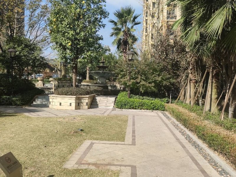 紫荆府 100平 一套在售 好房源 135万